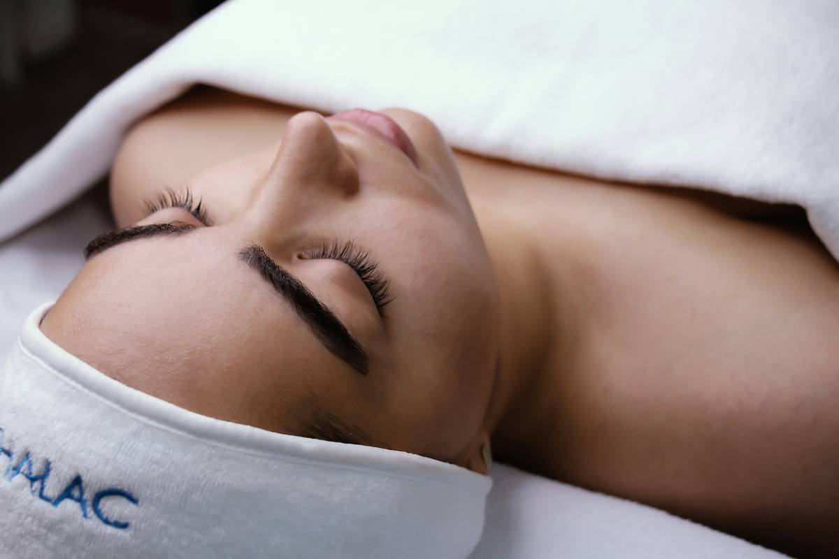 Before and after using professional lash extension tip for enhanced volume and retention