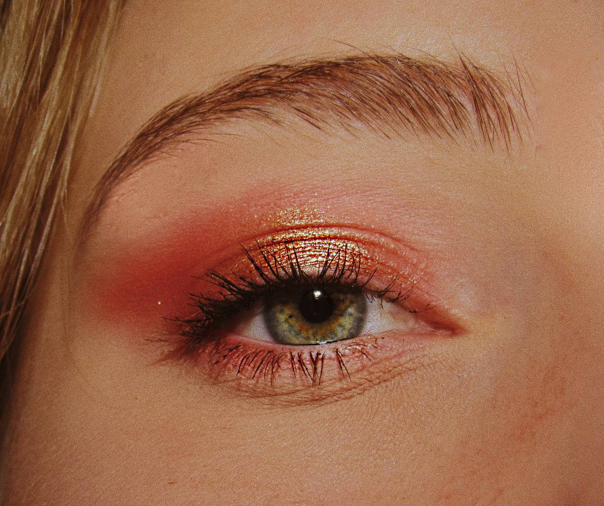 Close-up of eyeliner with powder setting for enhanced liner precision and longevity